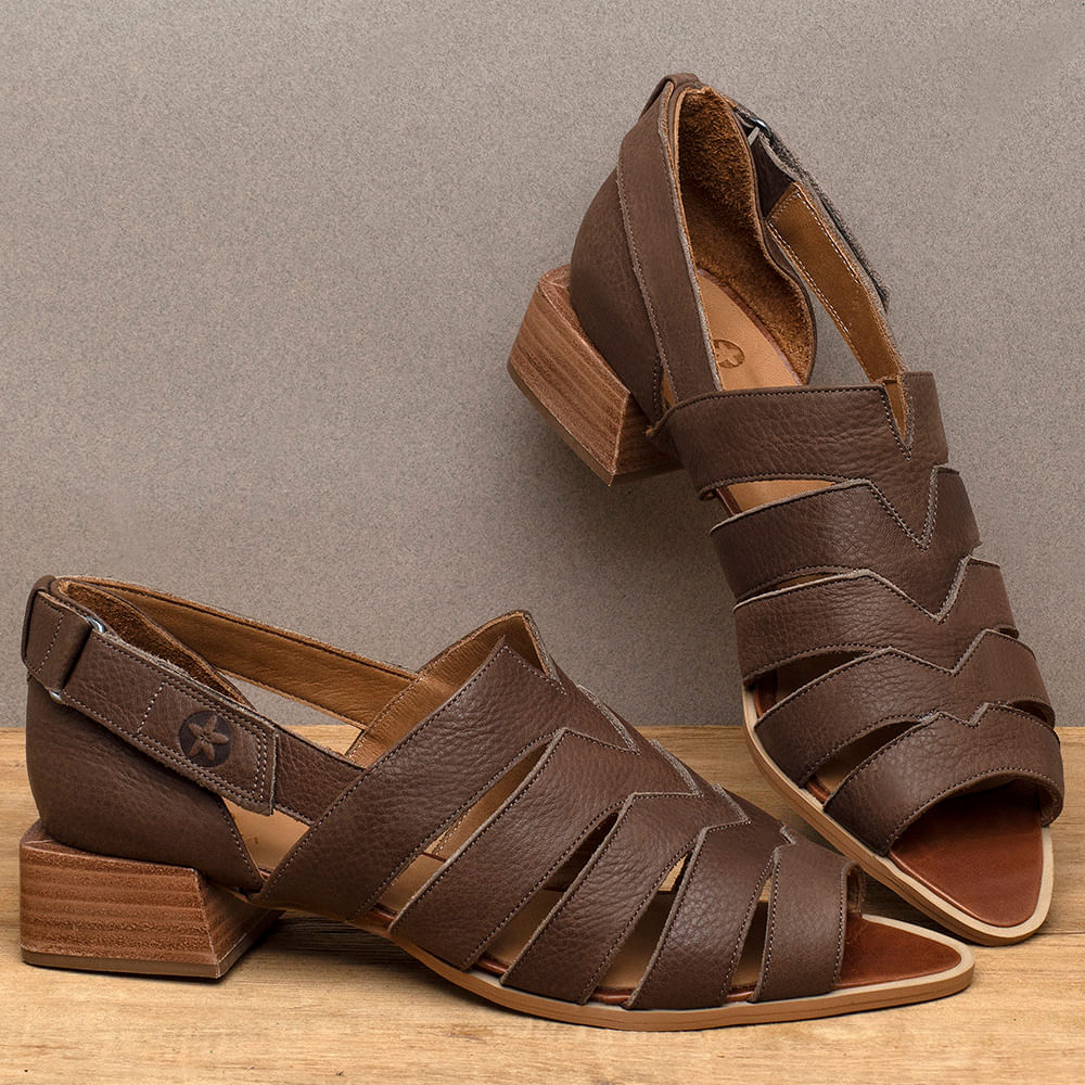 Couro cafe sandalias best sale femininas