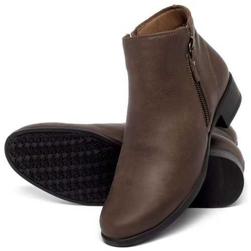 Bota   Cano Curto Salto de 3 cm em Couro Café - Codigo - 139080