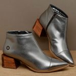 Laranja_Lima_Shoes_Sapatos_Femininos___Bota___Cano_Curto_Salto_de_5_cm_em_Couro_Floater_Metalizado_-_Codigo_-_9613_3