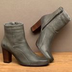 Laranja_Lima_Shoes_Sapatos_Femininos___Bota___Cano_Curto_Salto_de_7_cm_em_Couro_Cinza_-_Codigo_-_152003_3