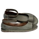 Laranja_Lima_Shoes_Sapatos_Femininos__-Sandalia-Rasteira---Flat-em-Couro-Musgo---Codigo---156030_1