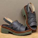 Laranja_Lima_Shoes_Sapatos_Femininos__-Sandalia---Boho-Salto-de-5-cm-em-Couro-Cinza---Codigo---153035_3