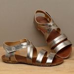 Laranja_Lima_Shoes_Sapatos_Femininos__-Sandalia-Rasteira---Flat-em-Couro-Metalizado---Codigo---148092_3