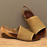 Laranja_Lima_Shoes_Sapatos_Femininos__-Sandalia-Rasteira---Flat-em-Couro-Amarelo---Codigo---148090_3