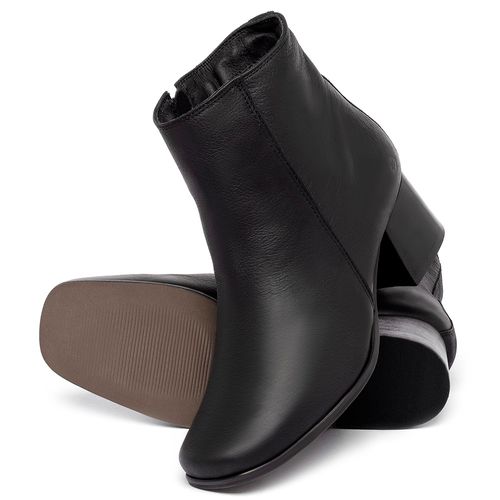 Bota   Cano Curto Salto de 5 cm em Couro Preto - Codigo - 152001