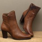 Laranja_Lima_Shoes_Sapatos_Femininos__-Bota---Cano-Curto-Salto-de-7-cm-em-Couro-Marrom---Codigo---152029_3