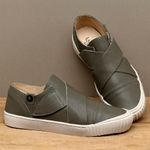Laranja_Lima_Shoes_Sapatos_Femininos__-Tenis---Cano-Baixo-em-Couro-Musgo---Codigo---153066_3