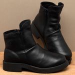 Laranja_Lima_Shoes_Sapatos_Femininos__-Bota---Cano-Curto-Salto-de-2-cm-em-Couro-Preto---Codigo---156094_3