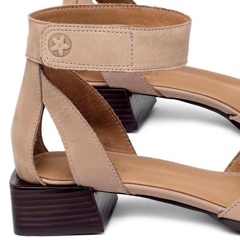Laranja_Lima_Shoes_Sapatos_Femininos__-Scarpin---Bico-Fino-Salto-de-3-cm-em-Couro-Nude---Codigo---3901_5