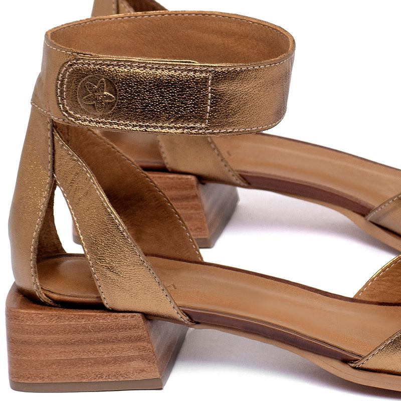 Laranja_Lima_Shoes_Sapatos_Femininos__-Scarpin---Bico-Fino-Salto-de-3-cm-em-Couro-Metalizado---Codigo---3901_5