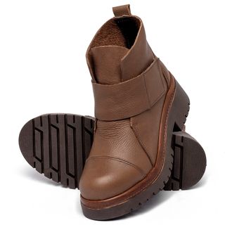 Bota   Cano Curto Salto de 4 cm em Couro Marrom - Codigo - 153026