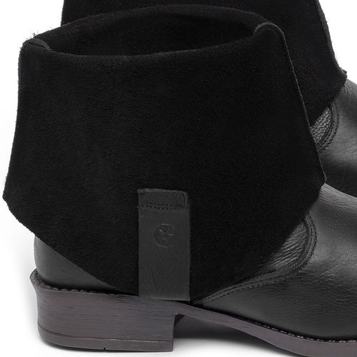 Bota   Cano Curto Salto de 3 cm em Couro Preto - Codigo - 141082